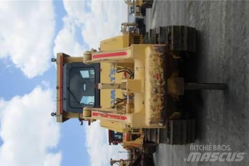 Komatsu D275A-5 Dozers - Tratores rastos