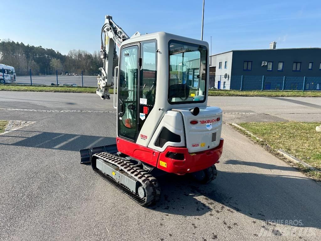Takeuchi TB 225 Mini Escavadoras <7t