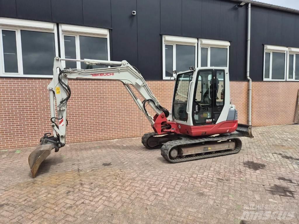 Takeuchi TB250 Mini Escavadoras <7t