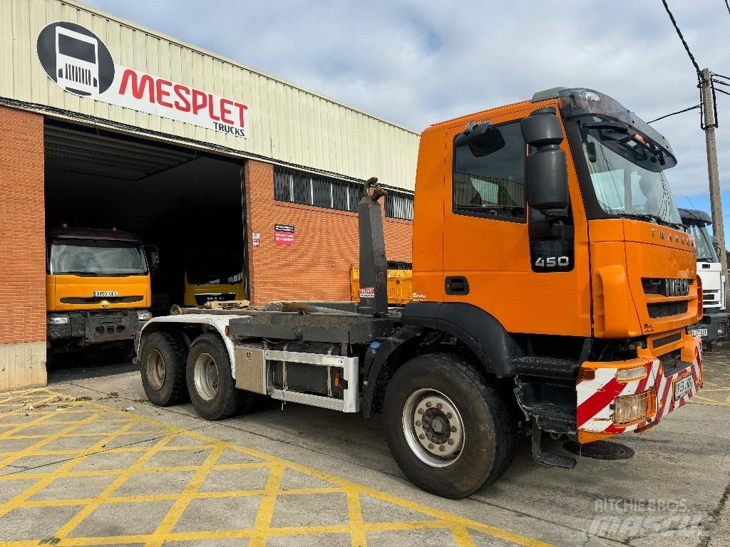 Iveco Trakker 450 Camiões caixa desmontável com elevador de cabo