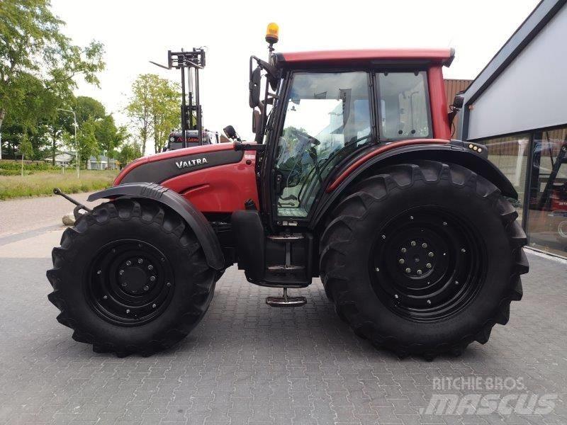Valtra N 141 Tratores Agrícolas usados