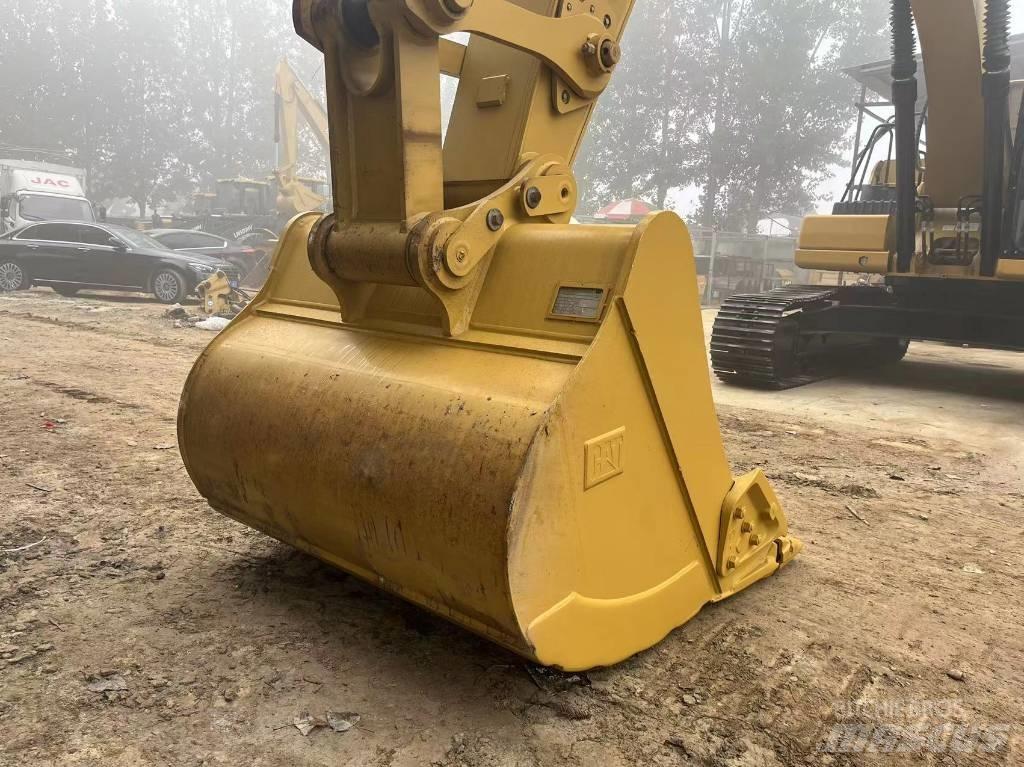 CAT 2021 CAT 330 Escavadoras de rodas