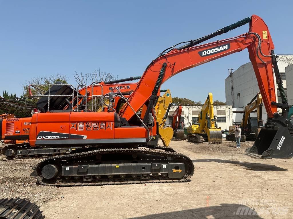 Doosan DX 300 Escavadoras Midi 7t - 12t