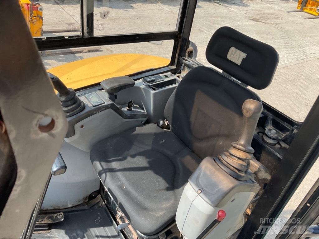 CAT 302.7 D CR Mini Escavadoras <7t