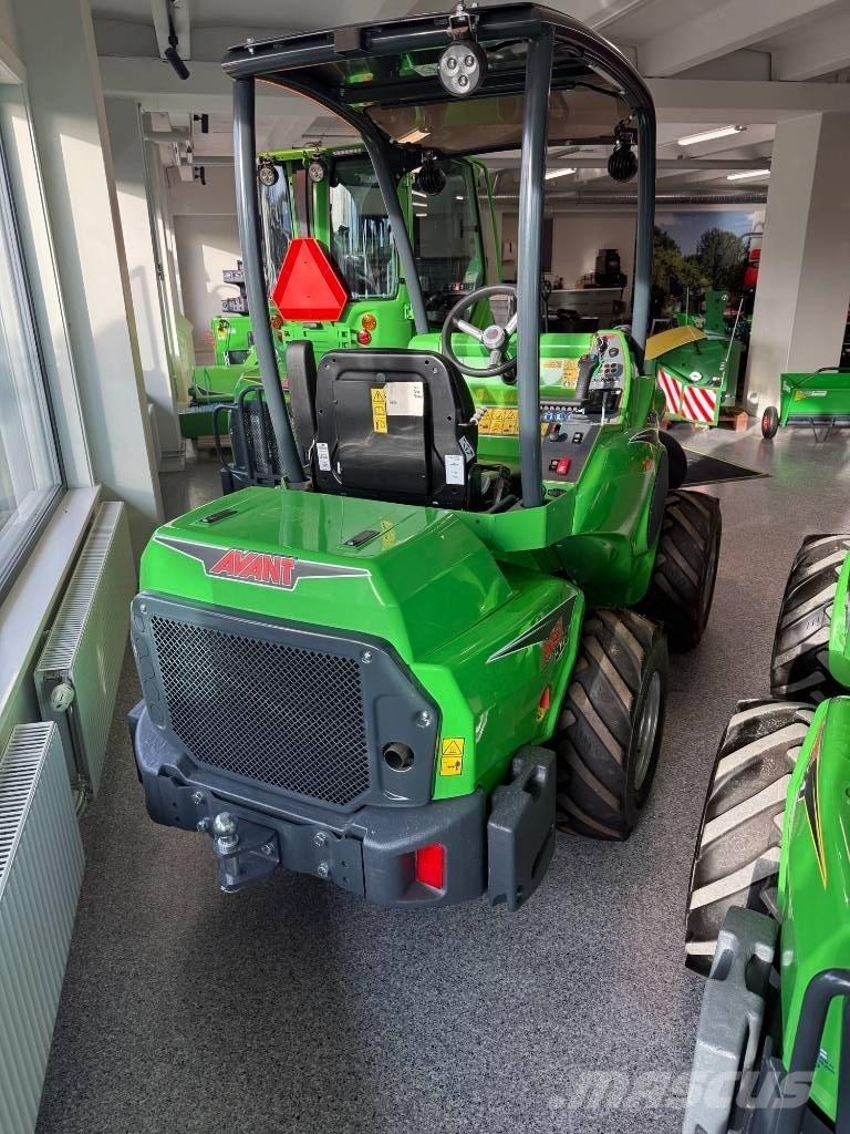 Avant 528 Carregadoras de direcção deslizante