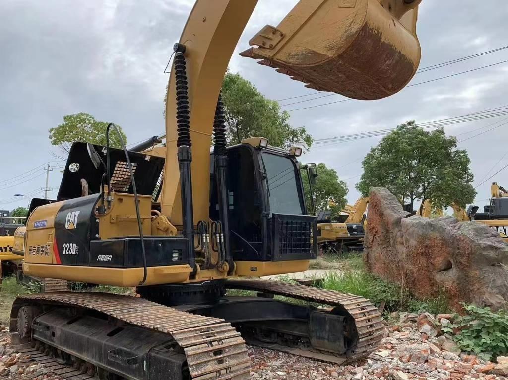 CAT 323D Escavadoras de rastos