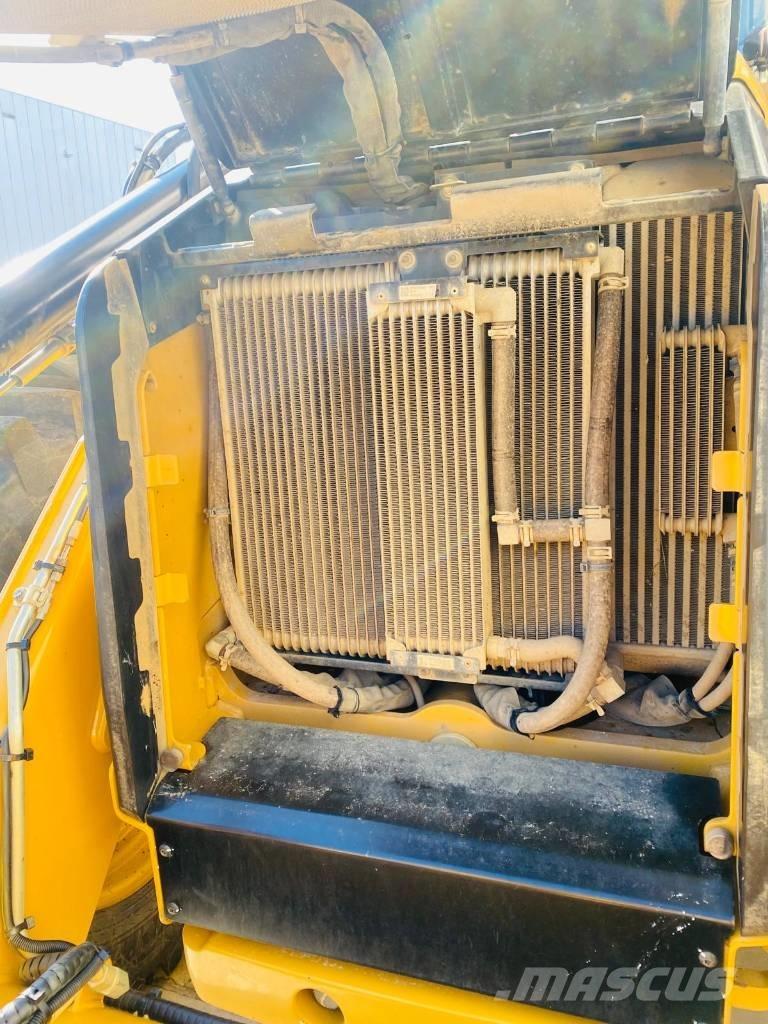 CAT 444  4x4 Retroescavadoras