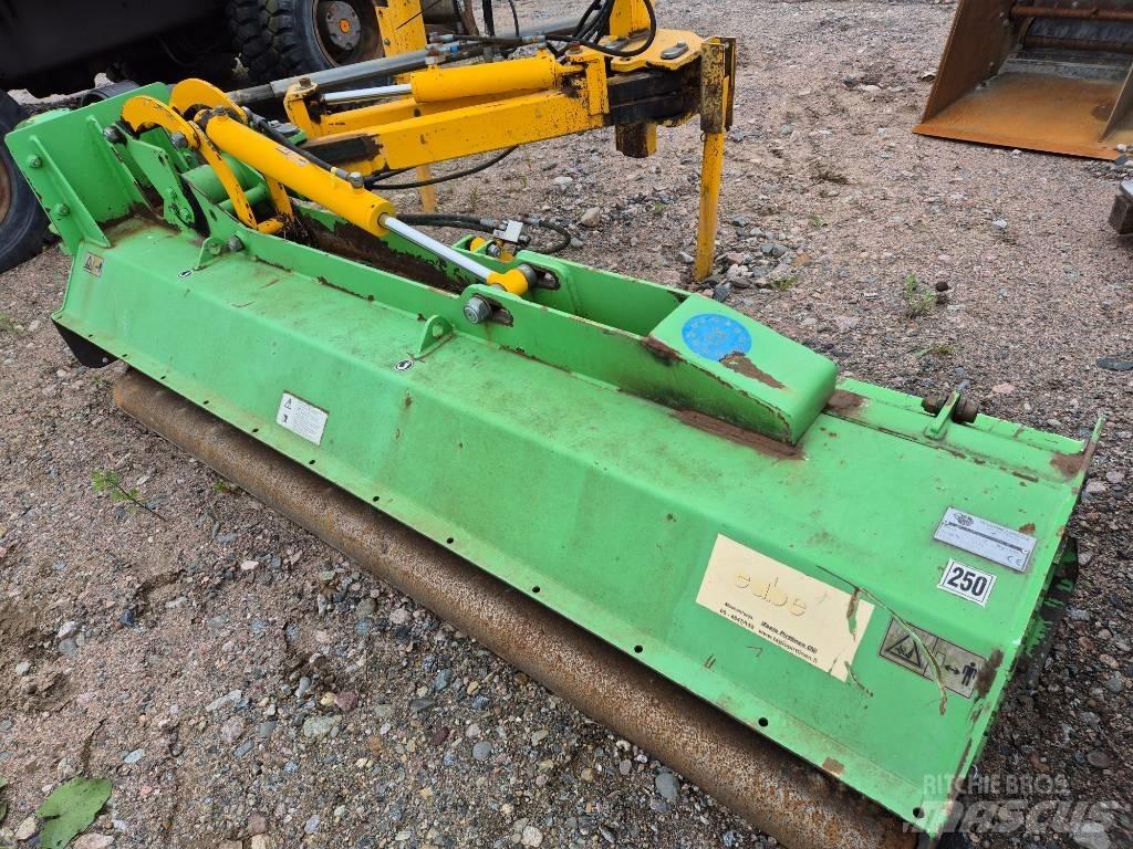 Kabe 250 Gadanheiras e cortadores de folhas para pastos
