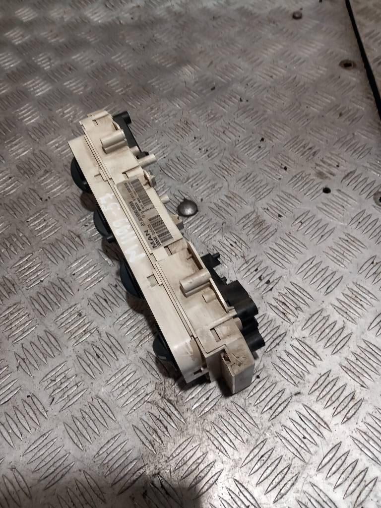 MAN TGM  81619906068 Cabines e interior