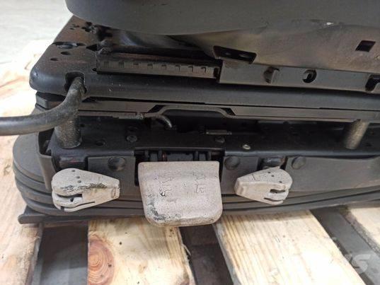 Valtra N 163 chair Cabines e interior