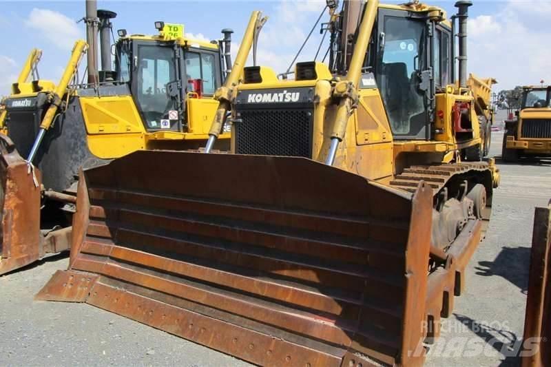 Komatsu D65 EX-16 Dozers - Tratores rastos
