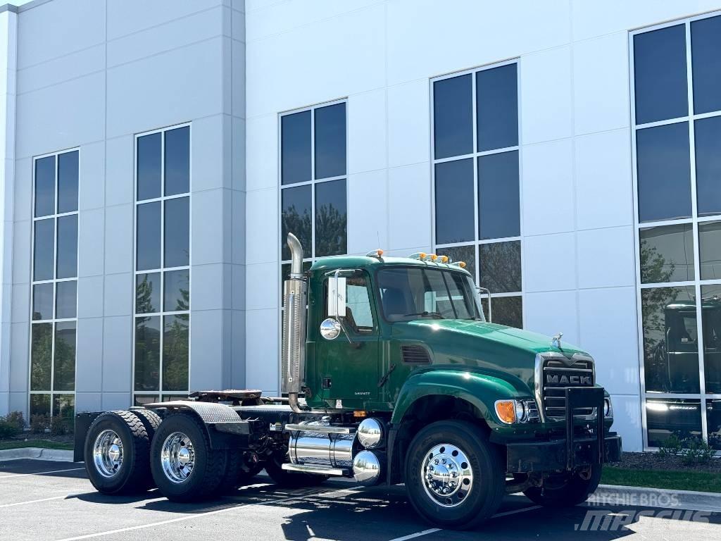 Mack Granite CV713 Tractores (camiões)