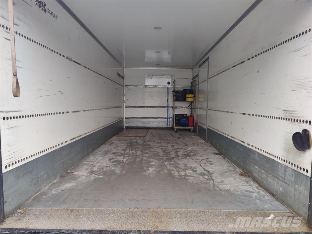 Volvo FL 250 Camiões de caixa fechada