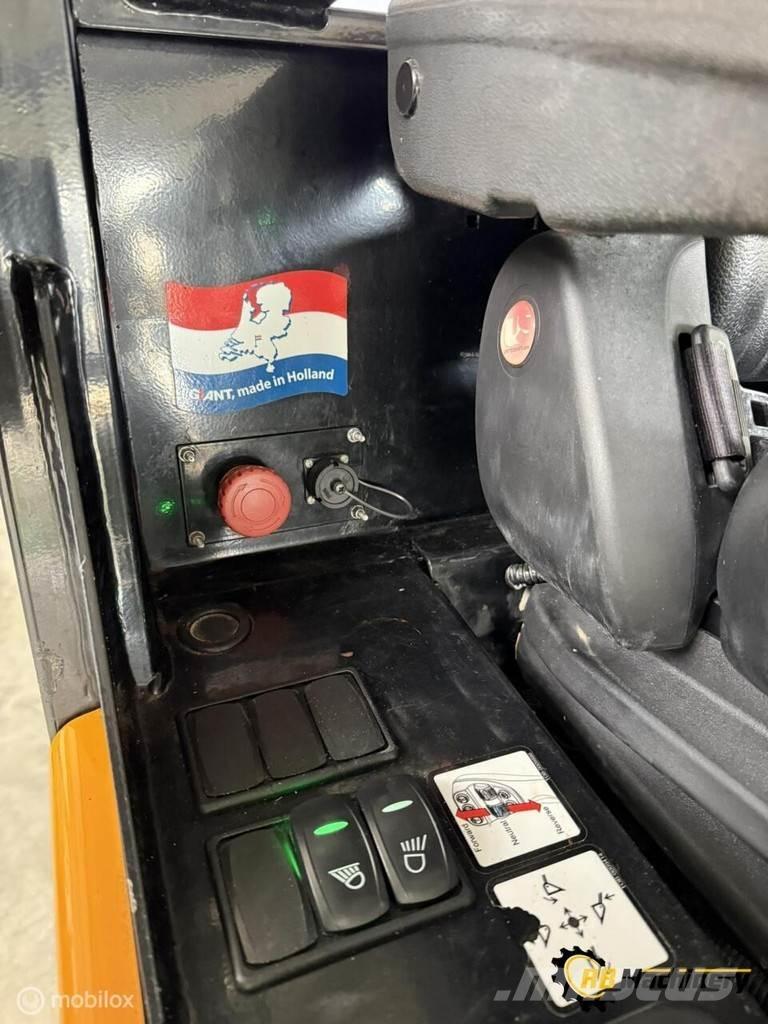 GiANT G2200E Pás carregadoras de rodas