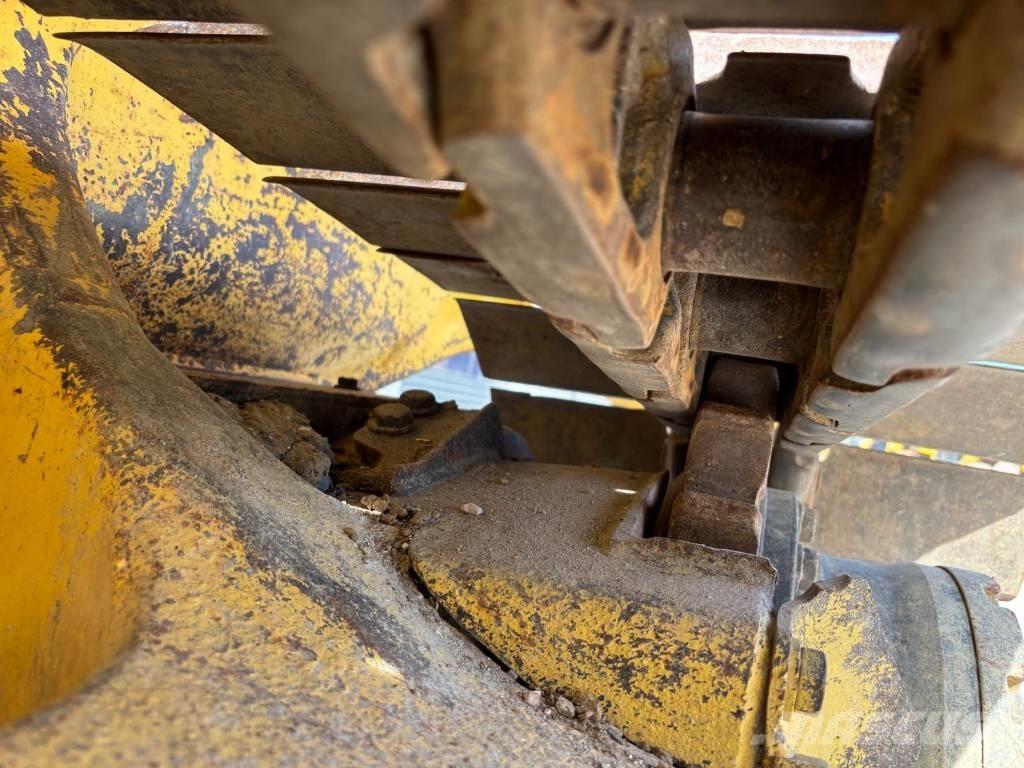 Komatsu D37 PX-23 Dozers - Tratores rastos