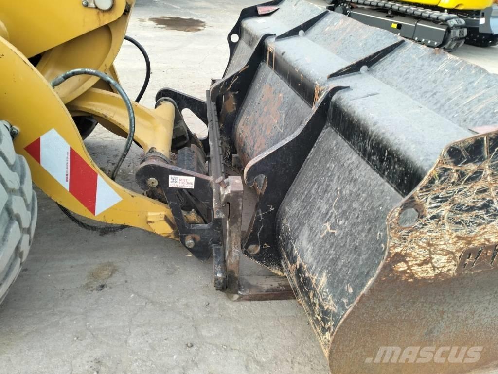 CAT 906M Pás carregadoras de rodas