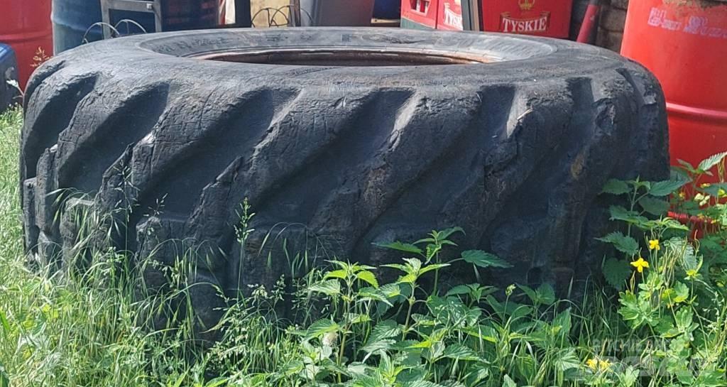 Komatsu 895 Pneus, Rodas e Jantes