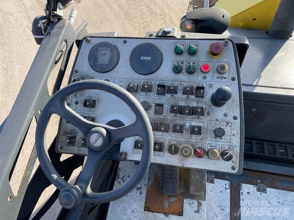 Bomag BF 300 P Pavimentadoras de asfalto