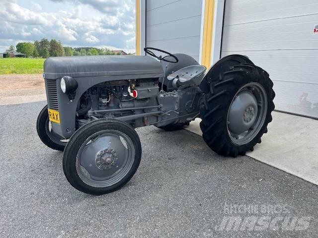 Massey Ferguson ted Tratores Agrícolas usados
