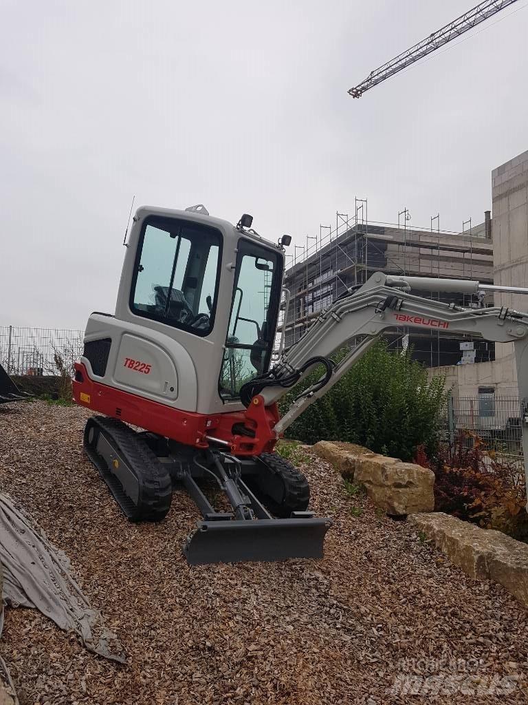 Takeuchi TB225 Mini Escavadoras <7t