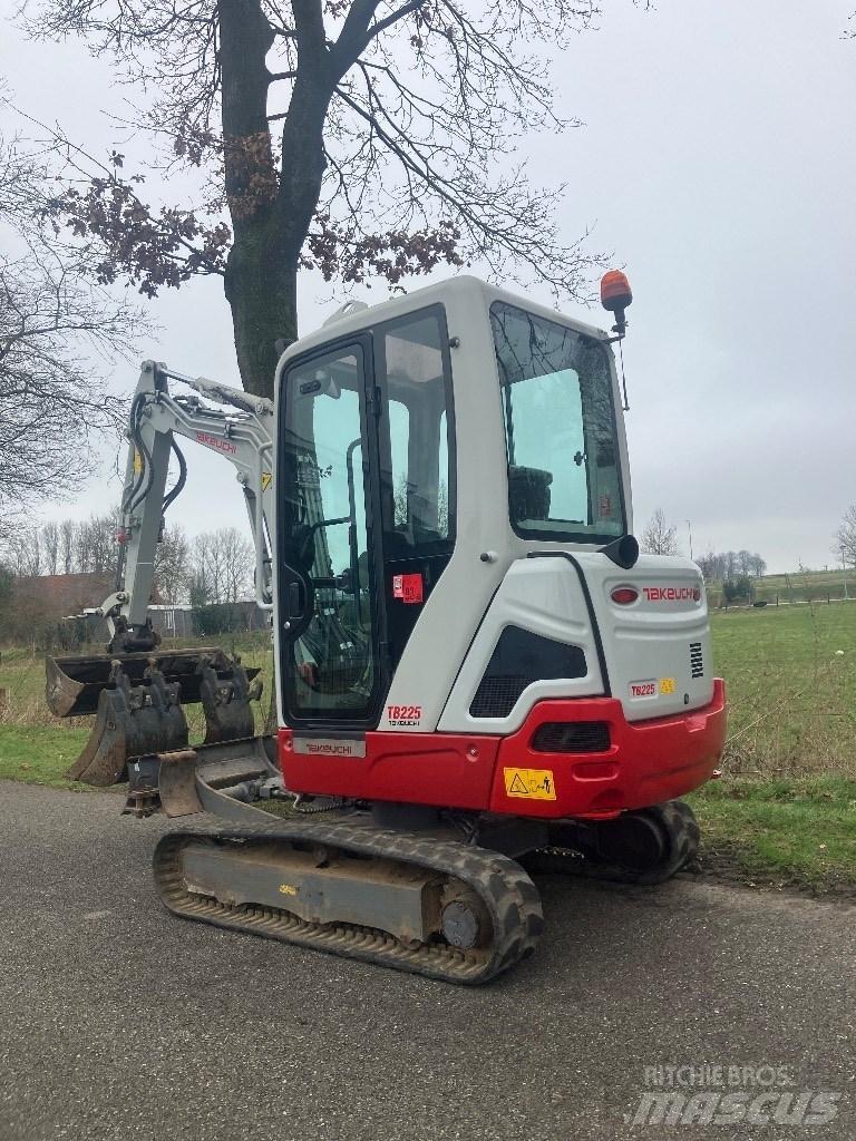 Takeuchi TB225 extra Mini Escavadoras <7t