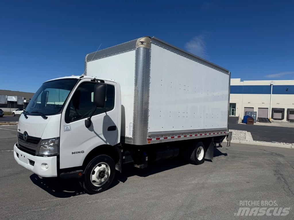 Hino 155 Camiões de caixa fechada