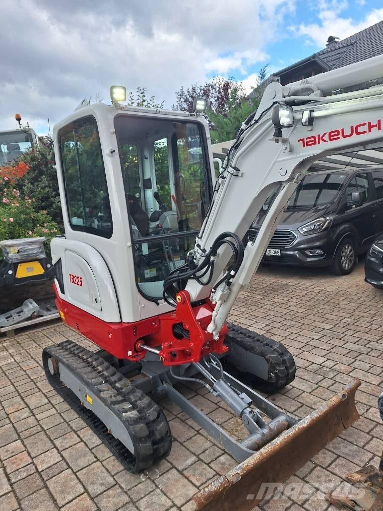 Takeuchi TB 225 Mini Escavadoras <7t