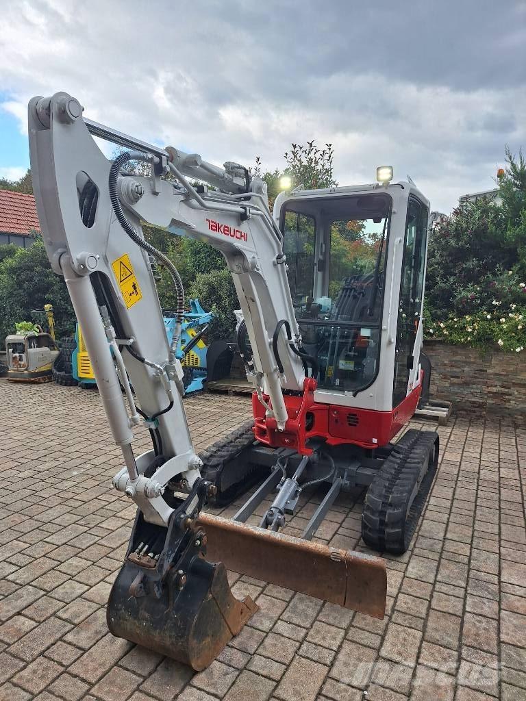 Takeuchi TB 225 Mini Escavadoras <7t