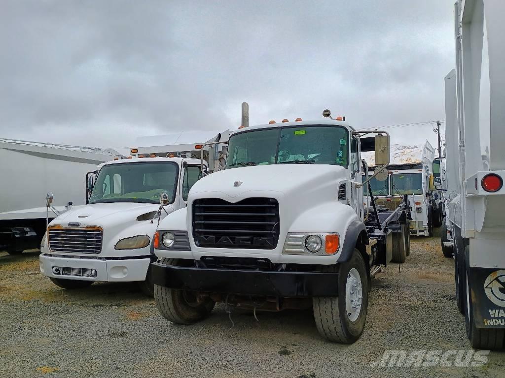 Mack CV 713 Camiões caixa desmontável com elevador de cabo