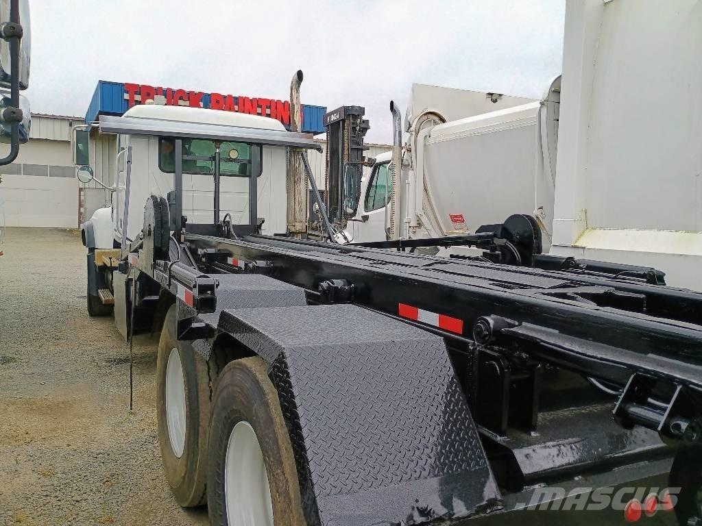 Mack CV 713 Camiões caixa desmontável com elevador de cabo