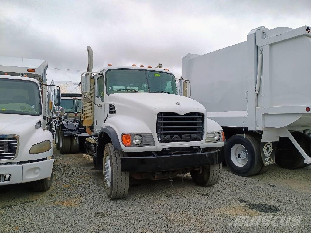 Mack CV 713 Camiões caixa desmontável com elevador de cabo