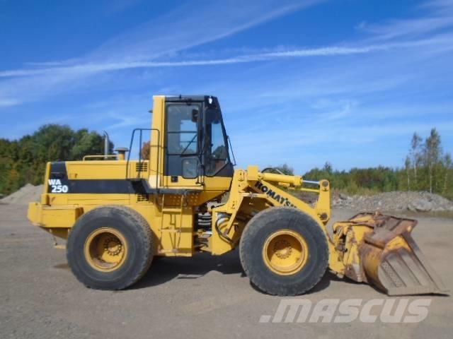 Komatsu WA 250 Pás carregadoras de rodas