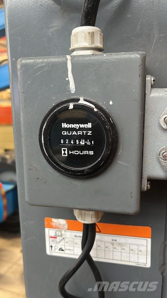 SkyJack SJ 16 Elevadores de tesoura