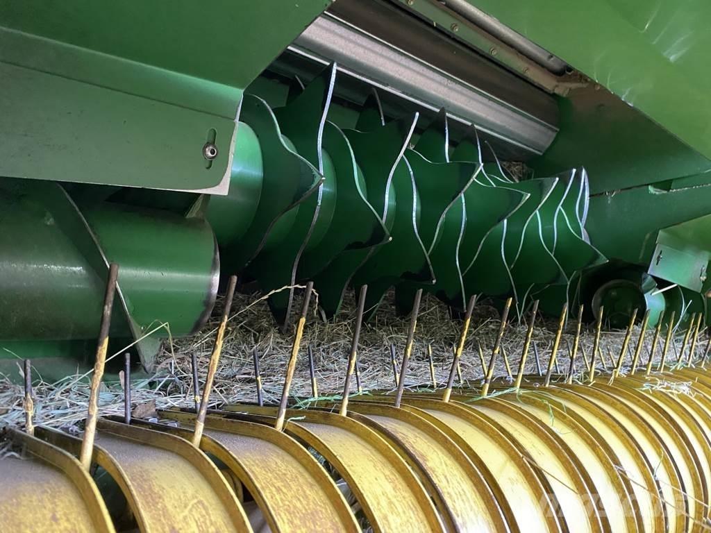 John Deere 623 Enfardadeira de rolos