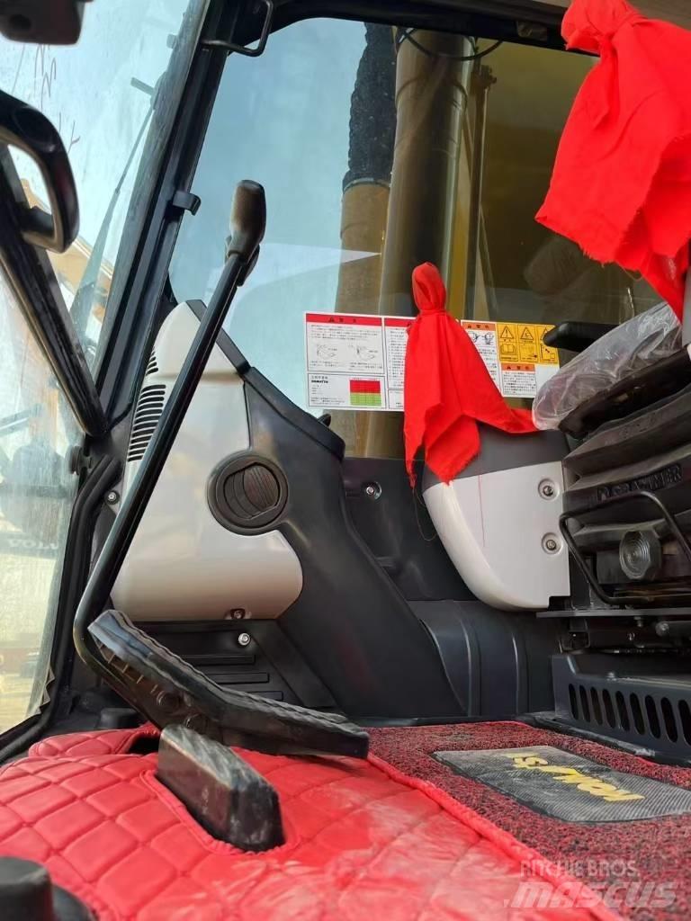 Komatsu 240 LC-8 Escavadoras de rastos