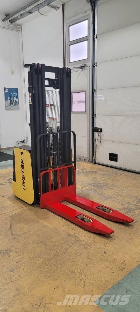 Hyster S 1.4 AC Self propelled stackers