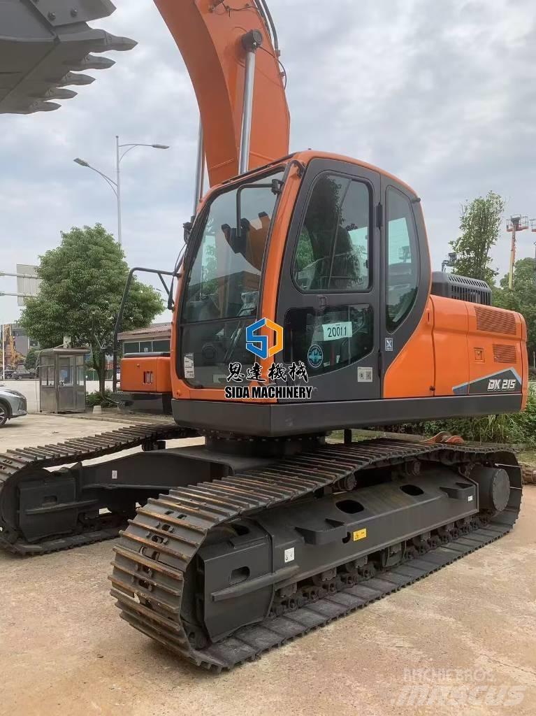 Develon DX 215 Escavadoras Midi 7t - 12t