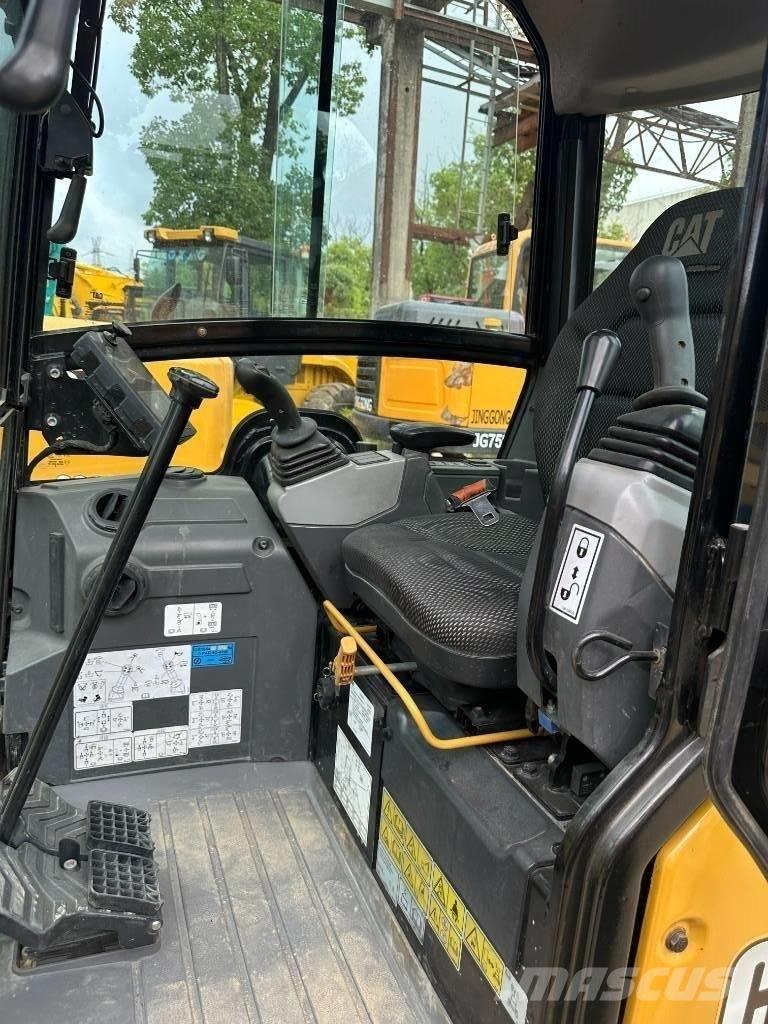 CAT 302 Mini Escavadoras <7t