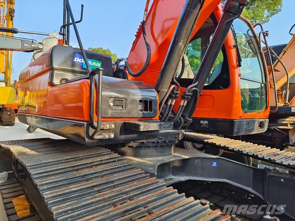 Doosan DX 225 LC Escavadoras de rastos