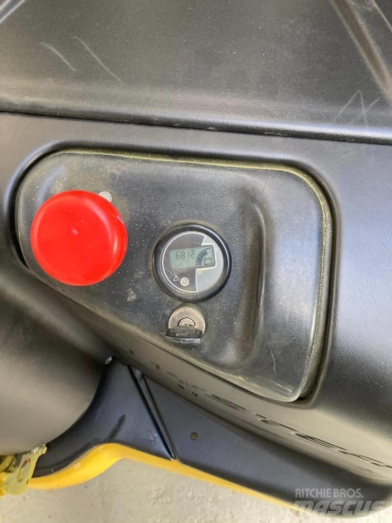 Hyster S 1.6 Empilhador para operador externo
