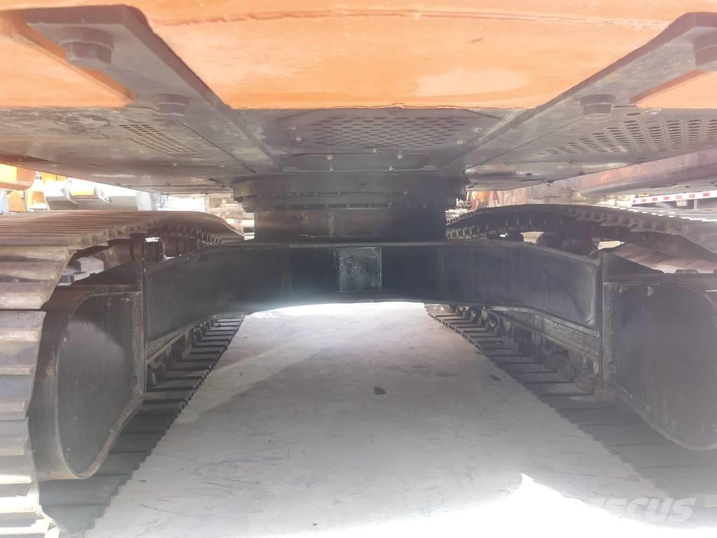 Hitachi ZX 210 Escavadoras de rastos