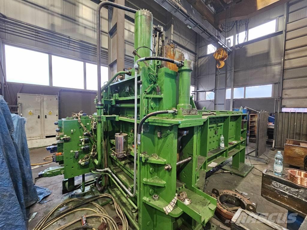  Henschel 30 x 30 Enfardadeiras industriais