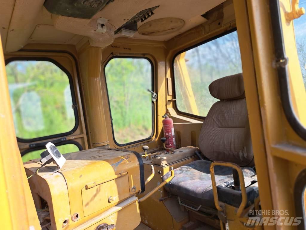 Komatsu D85A Dozers - Tratores rastos