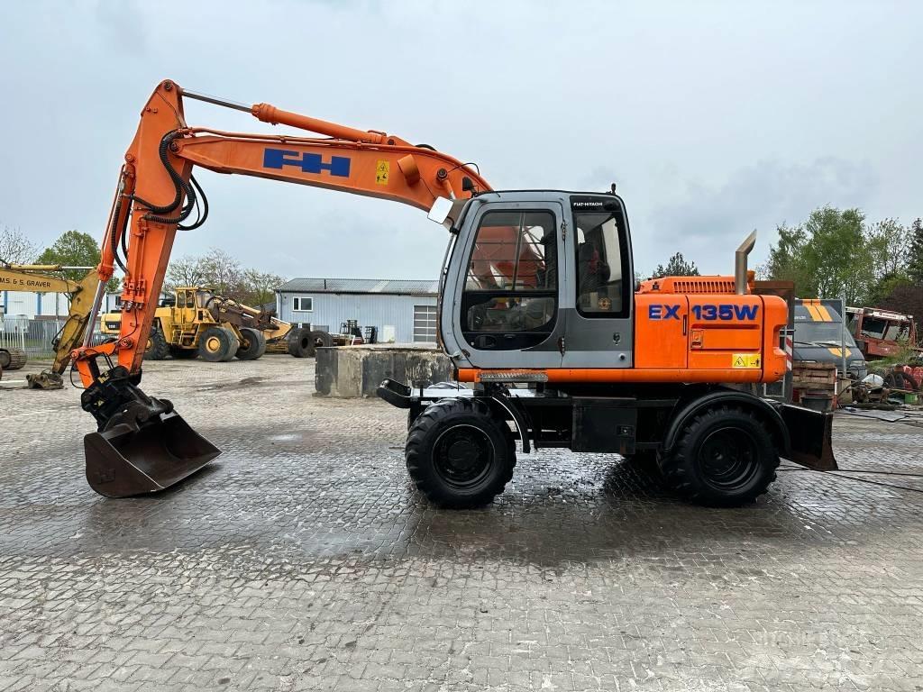 Hitachi EX135W Escavadoras de rodas
