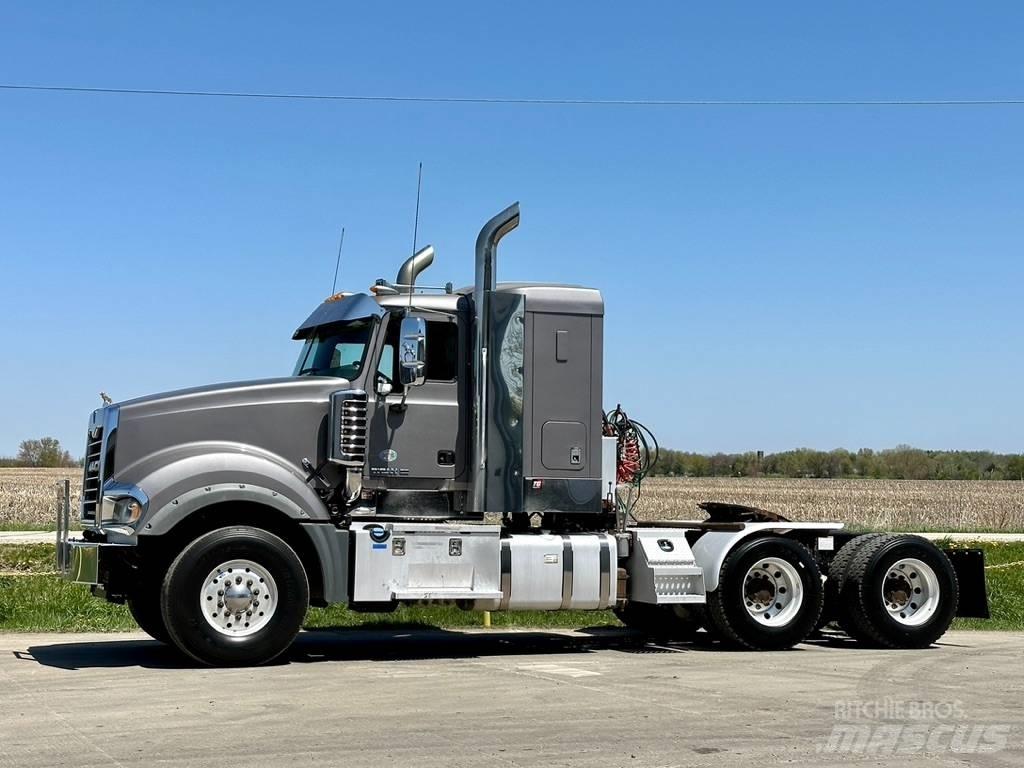 Mack Titan TD 713 Camiões de chassis e cabine