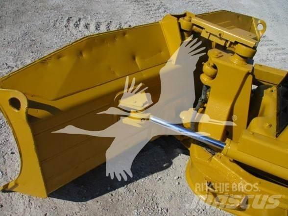 CAT D3G XL Dozers - Tratores rastos