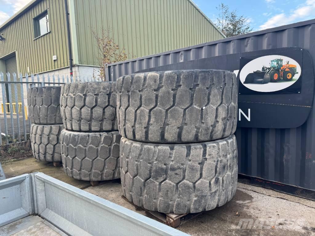 Develon DA 45 Pneus, Rodas e Jantes