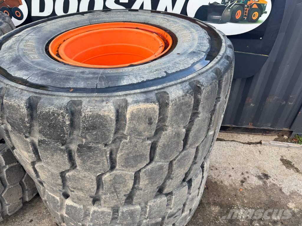 Develon DA 45 Pneus, Rodas e Jantes