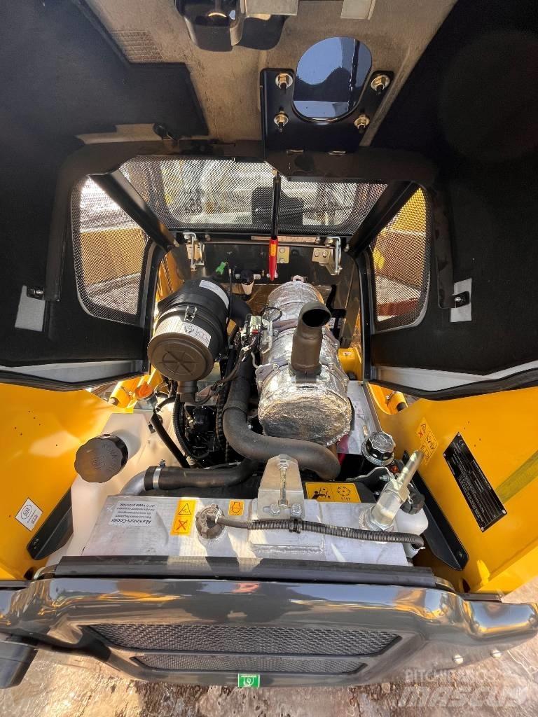 Komatsu SK815-8 Carregadoras de direcção deslizante