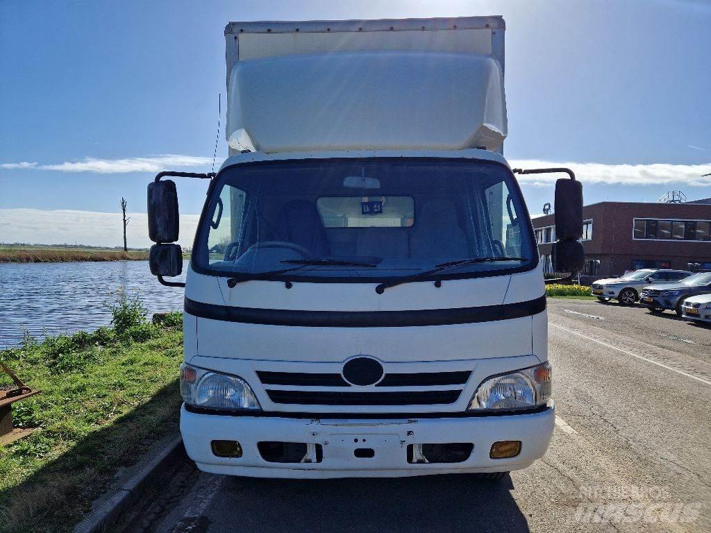 Hino 3815 Camiões de caixa fechada